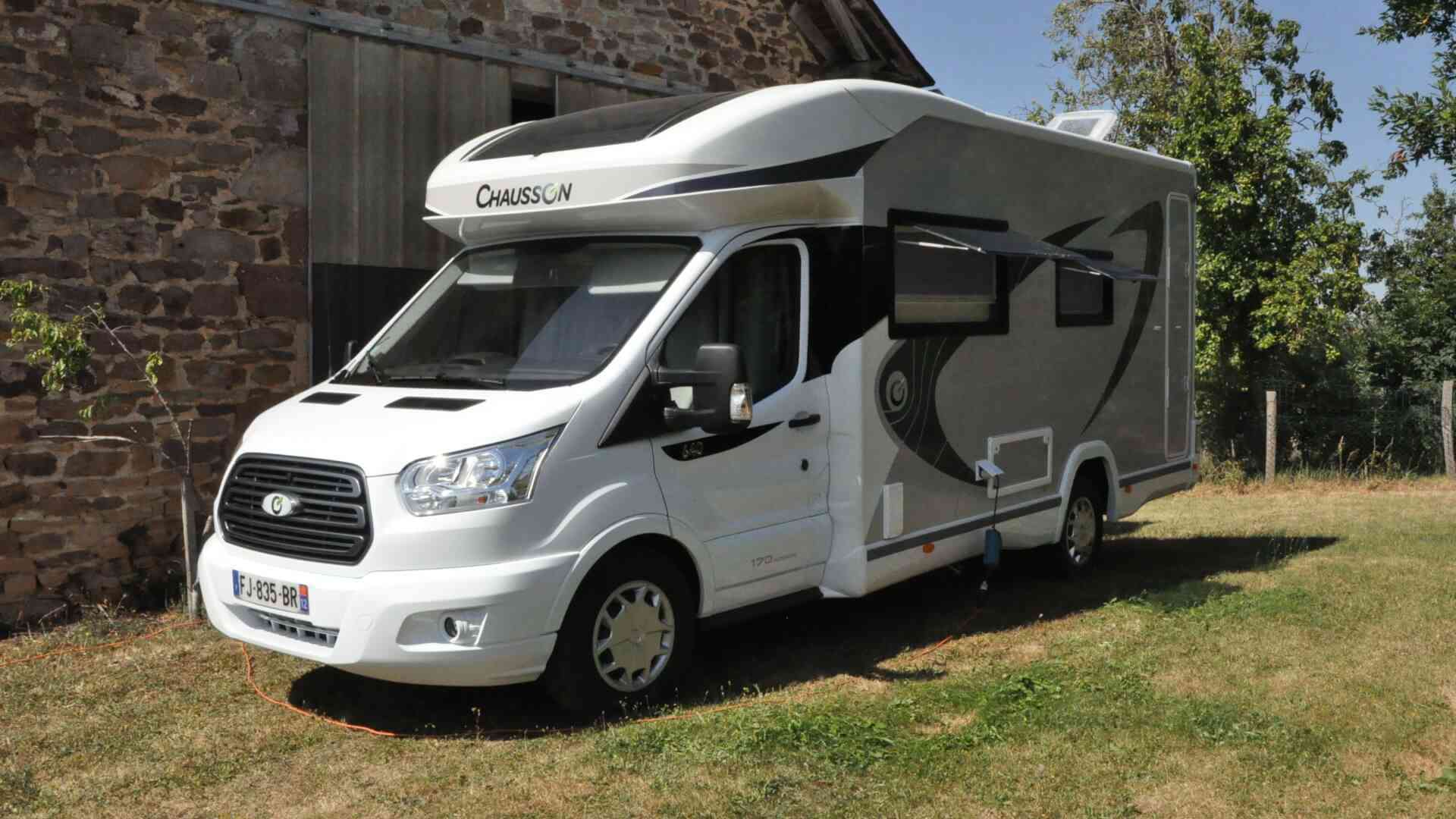 camping-car CHAUSSON TITANIUM 640  extérieur / latéral droit